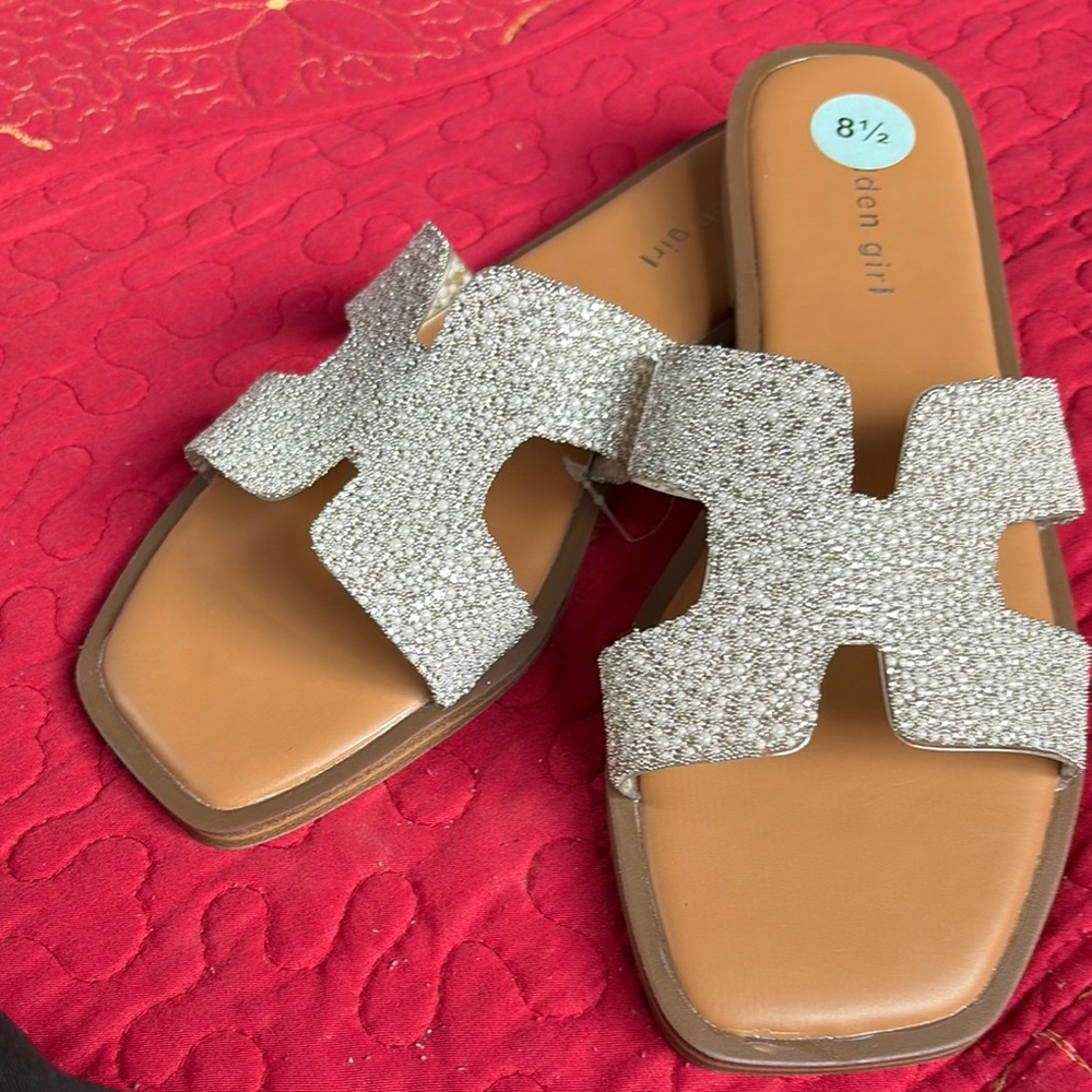 NWT Madden girl size 8.5 Silver Embellished Women's Sandals
